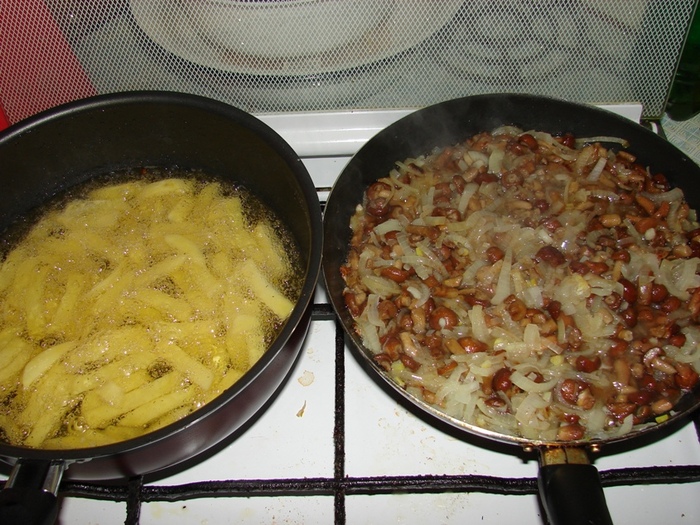 Картошка с грибами и курицей на сковороде рецепт с пошагово Картошка с грибами и курицей на сковороде рецепт с пошагово